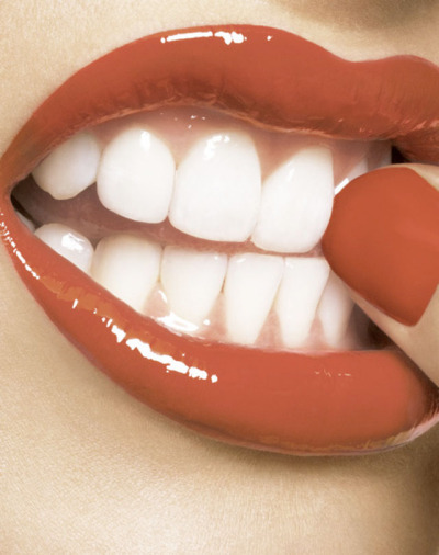 Can White Teeth Really Make You Stand Out In A Crowd